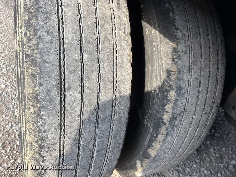 image for item DW7442 2013 Wabash refrigerated van trailer