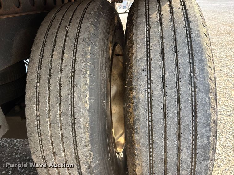 image for item DW7442 2013 Wabash refrigerated van trailer