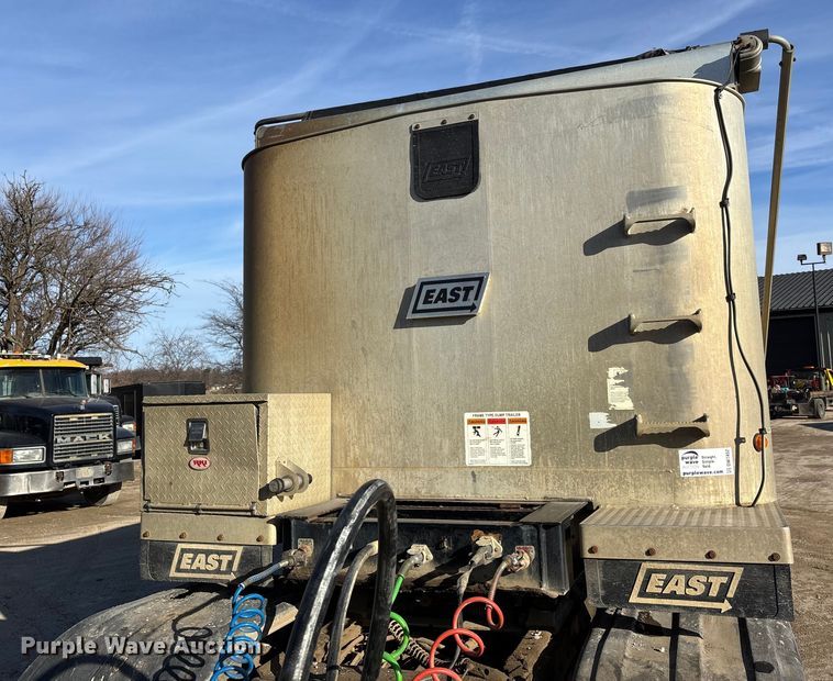 image for item DW7452 2014 East end dump trailer