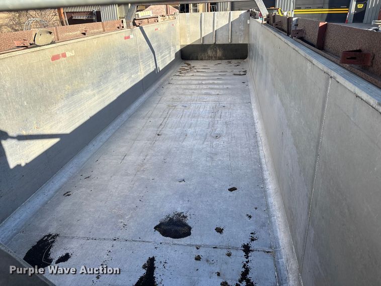 image for item DW7452 2014 East end dump trailer