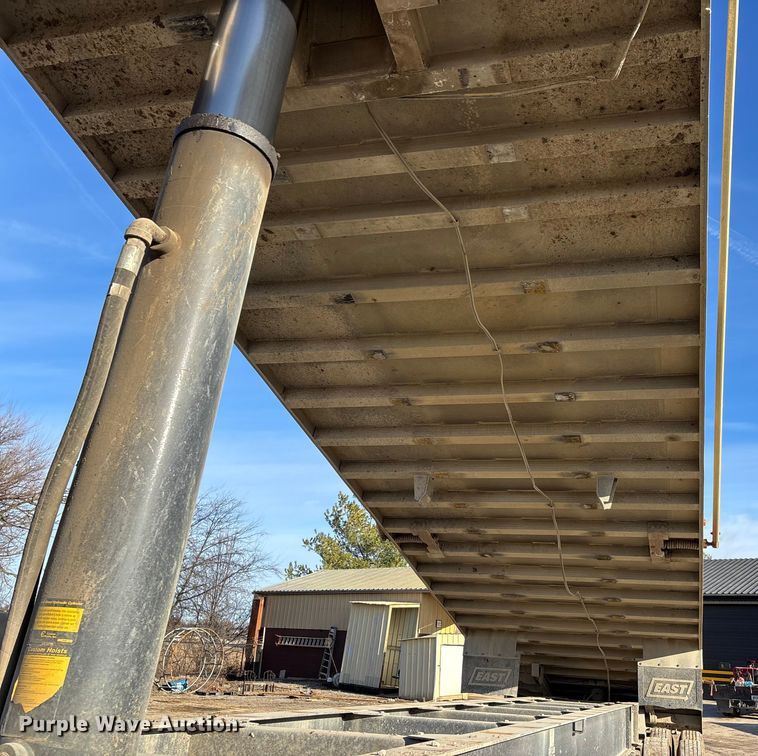 image for item DW7452 2014 East end dump trailer