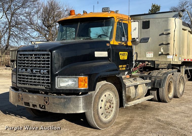 image for item DW7453 1997 Mack CH613 semi truck