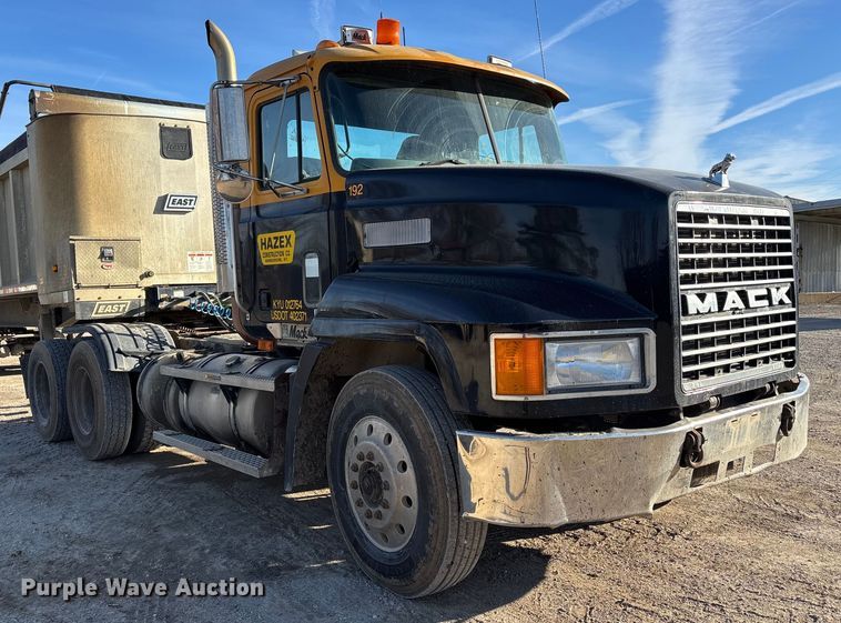 image for item DW7453 1997 Mack CH613 semi truck