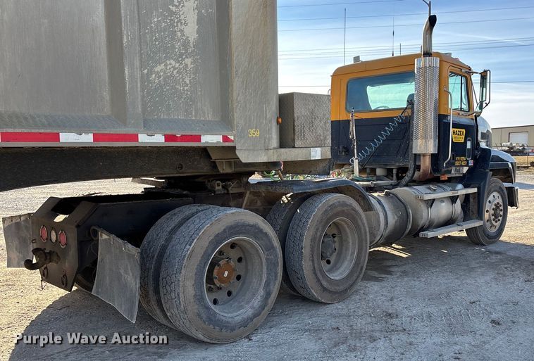 image for item DW7453 1997 Mack CH613 semi truck