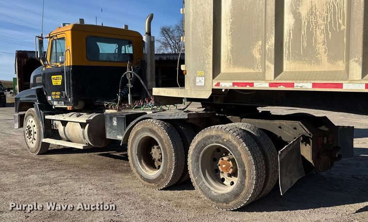 image for item DW7453 1997 Mack CH613 semi truck