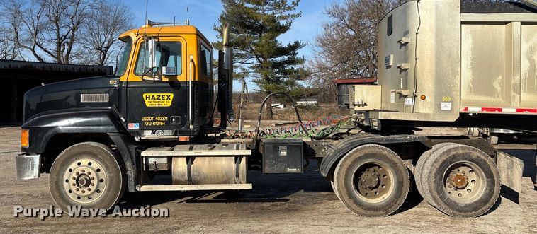 image for item DW7453 1997 Mack CH613 semi truck