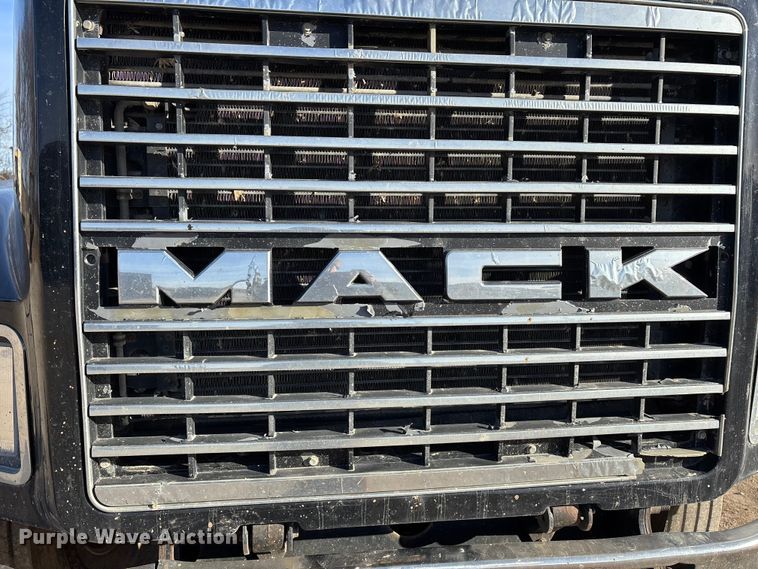 image for item DW7453 1997 Mack CH613 semi truck