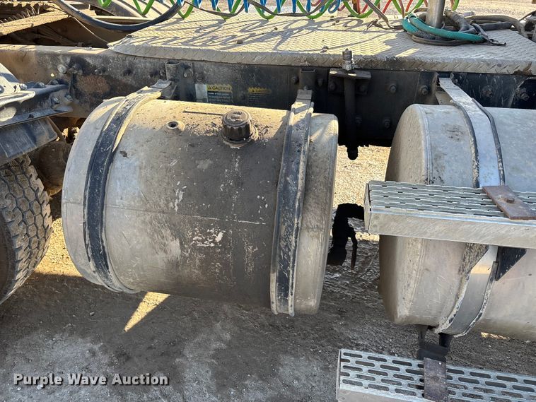 image for item DW7453 1997 Mack CH613 semi truck