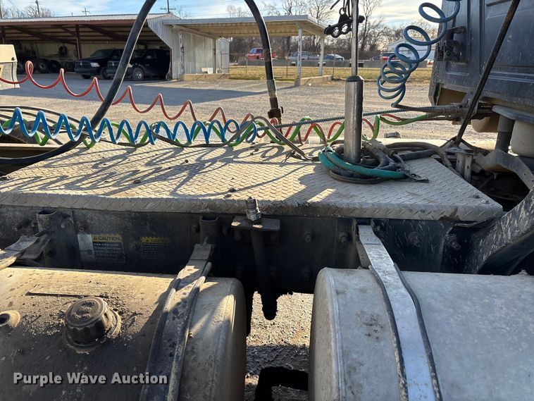 image for item DW7453 1997 Mack CH613 semi truck