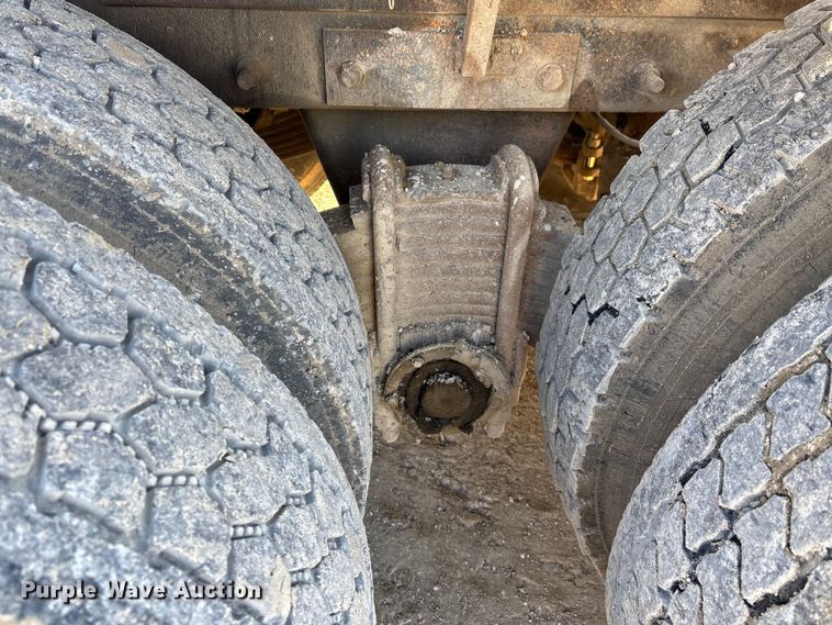 image for item DW7453 1997 Mack CH613 semi truck