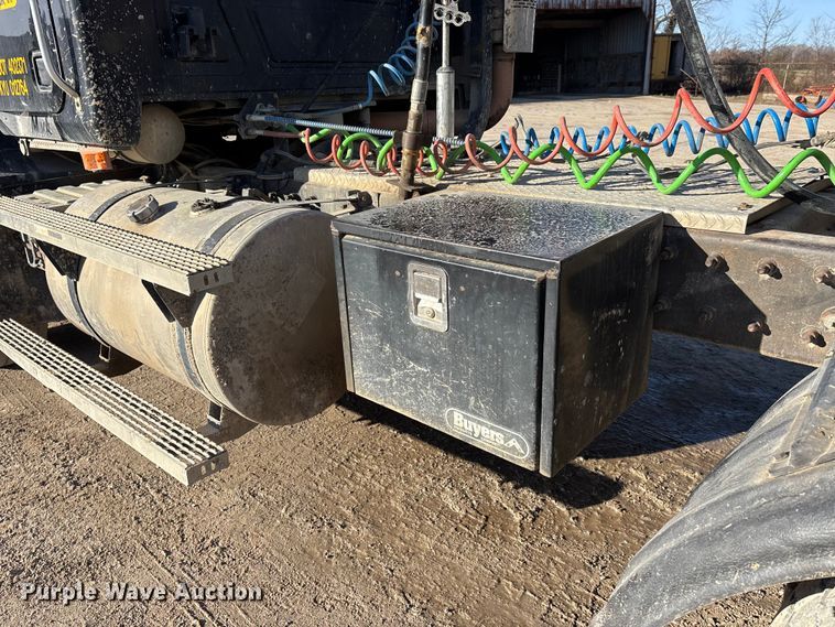 image for item DW7453 1997 Mack CH613 semi truck