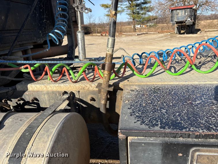 image for item DW7453 1997 Mack CH613 semi truck