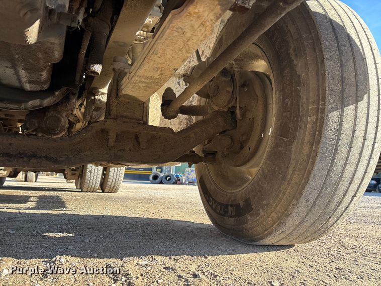 image for item DW7453 1997 Mack CH613 semi truck