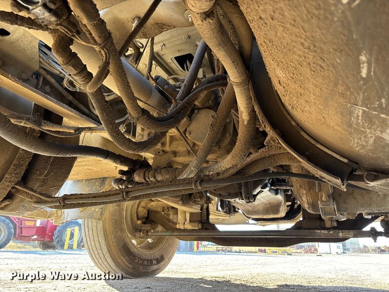 image for item DW7453 1997 Mack CH613 semi truck