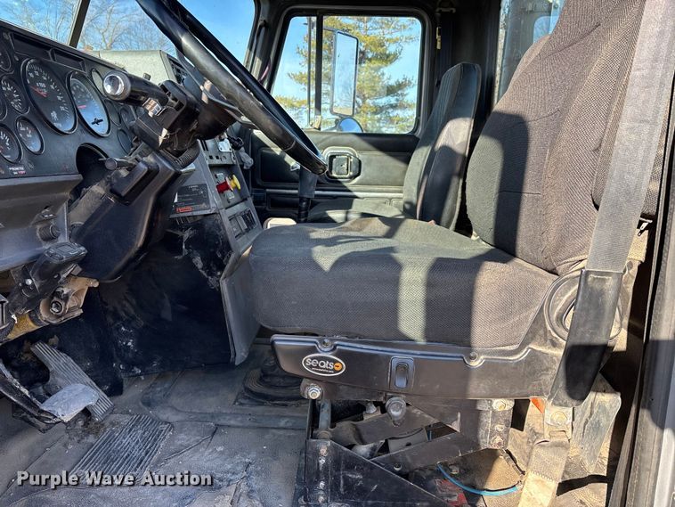 image for item DW7453 1997 Mack CH613 semi truck