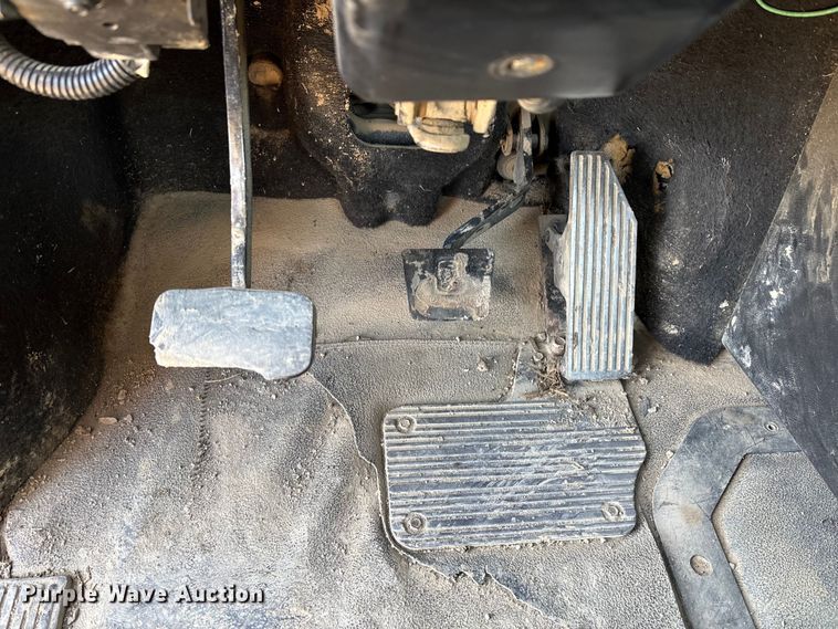 image for item DW7453 1997 Mack CH613 semi truck