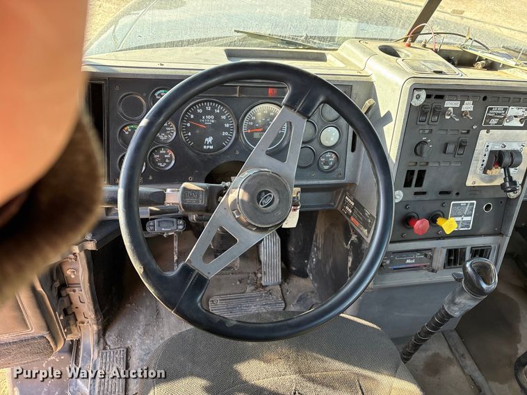 image for item DW7453 1997 Mack CH613 semi truck