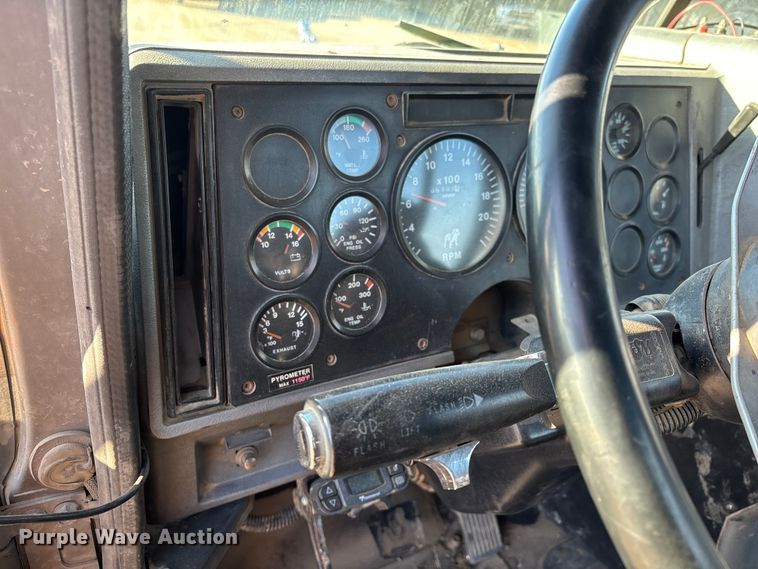 image for item DW7453 1997 Mack CH613 semi truck