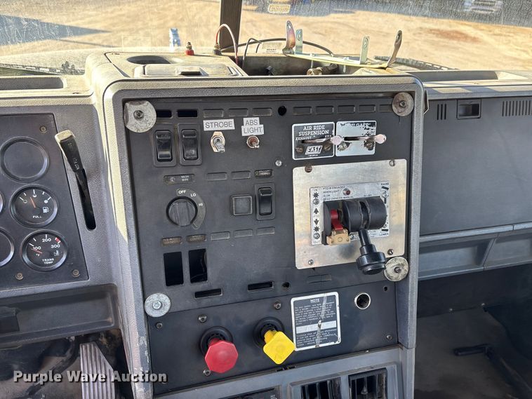 image for item DW7453 1997 Mack CH613 semi truck