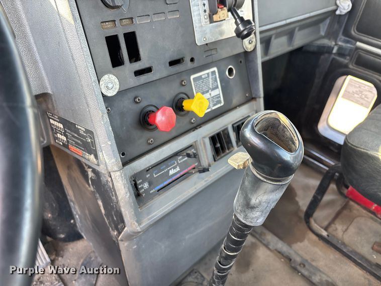 image for item DW7453 1997 Mack CH613 semi truck