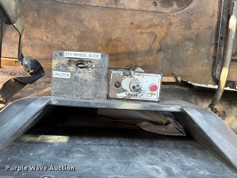 image for item DW7453 1997 Mack CH613 semi truck