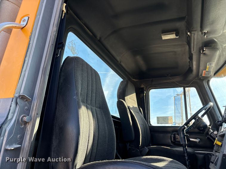 image for item DW7453 1997 Mack CH613 semi truck