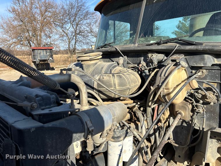 image for item DW7453 1997 Mack CH613 semi truck