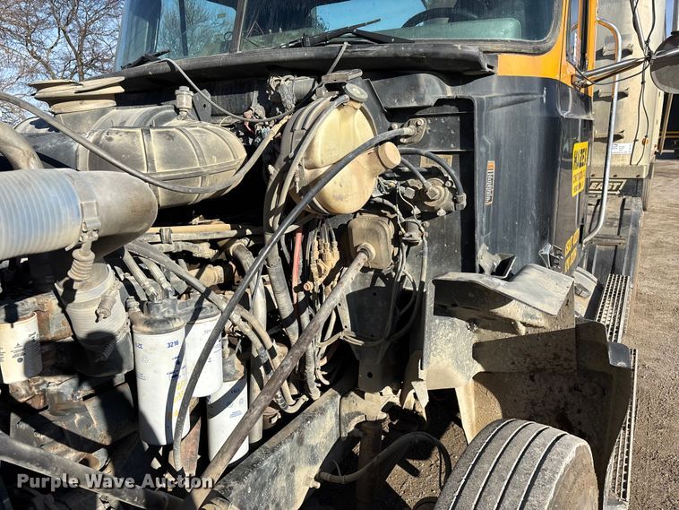 image for item DW7453 1997 Mack CH613 semi truck