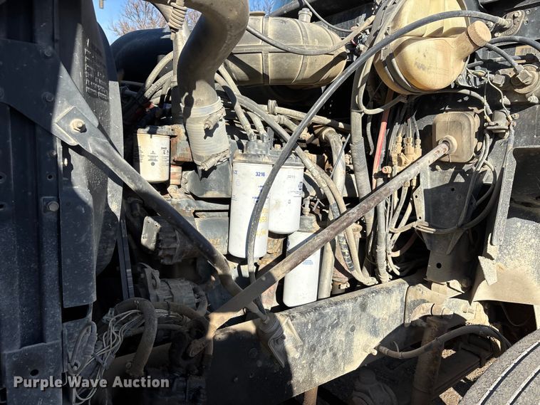 image for item DW7453 1997 Mack CH613 semi truck