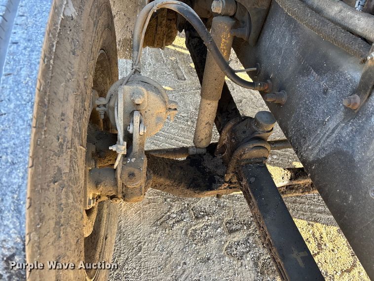 image for item DW7453 1997 Mack CH613 semi truck