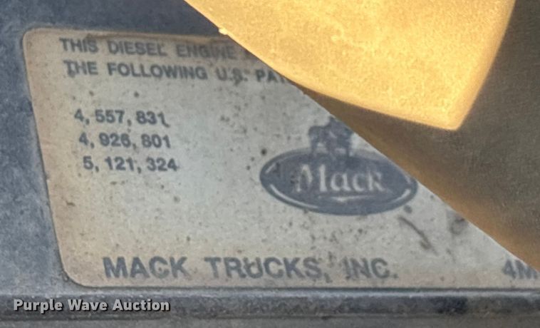 image for item DW7453 1997 Mack CH613 semi truck