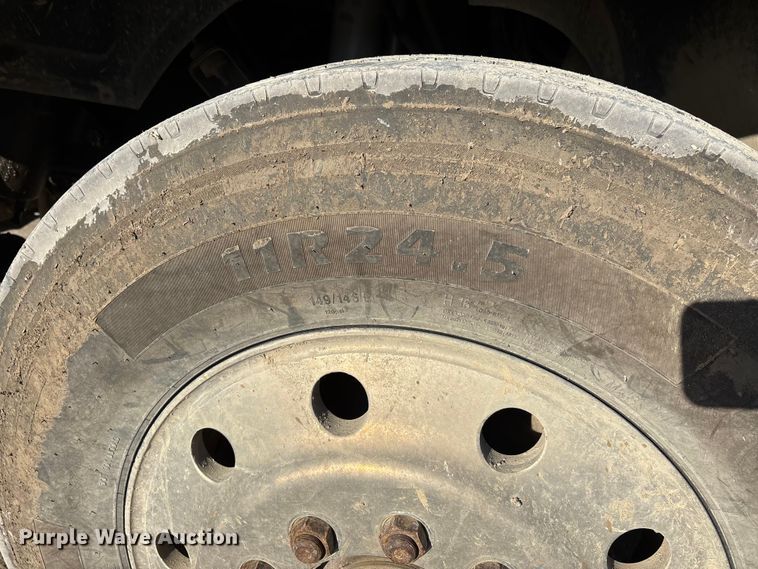 image for item DW7453 1997 Mack CH613 semi truck