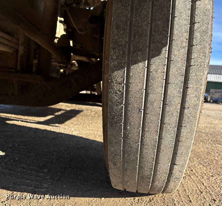 image for item DW7453 1997 Mack CH613 semi truck