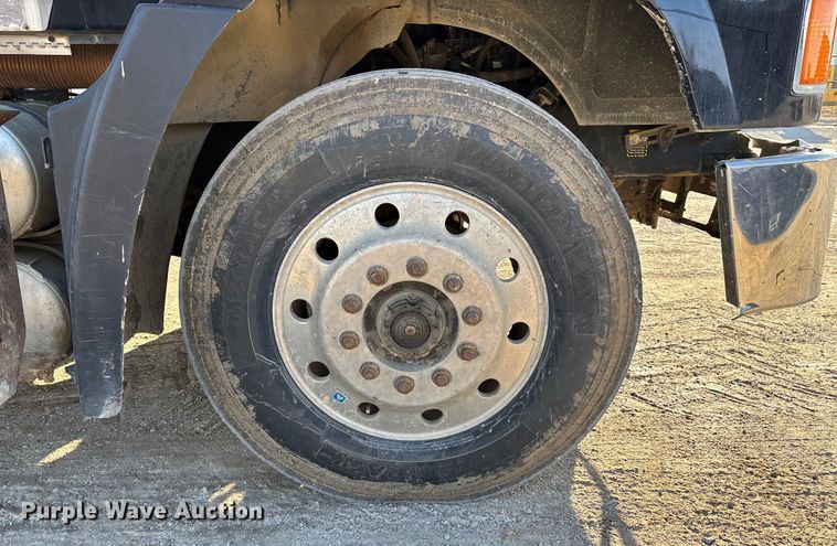 image for item DW7453 1997 Mack CH613 semi truck