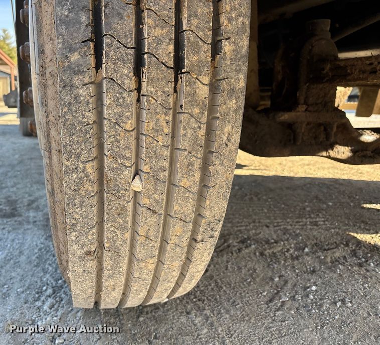 image for item DW7453 1997 Mack CH613 semi truck