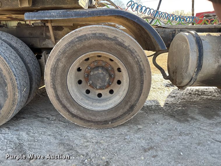 image for item DW7453 1997 Mack CH613 semi truck