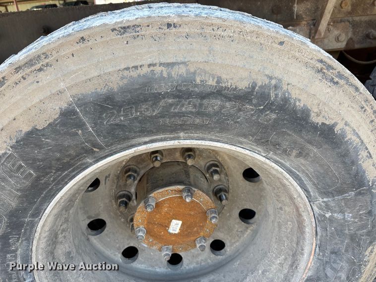 image for item DW7453 1997 Mack CH613 semi truck