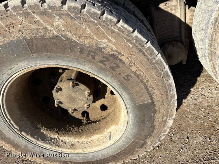 image for item DW7453 1997 Mack CH613 semi truck