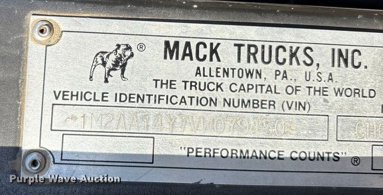 image for item DW7453 1997 Mack CH613 semi truck