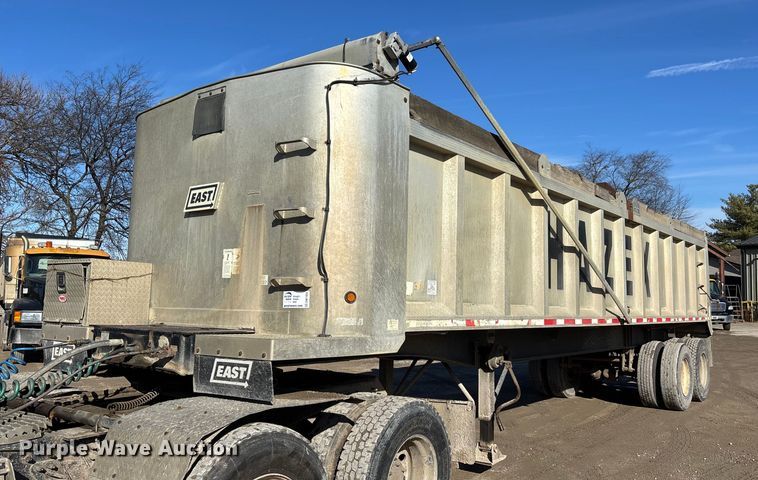 image for item DW7454 2007 East end dump trailer