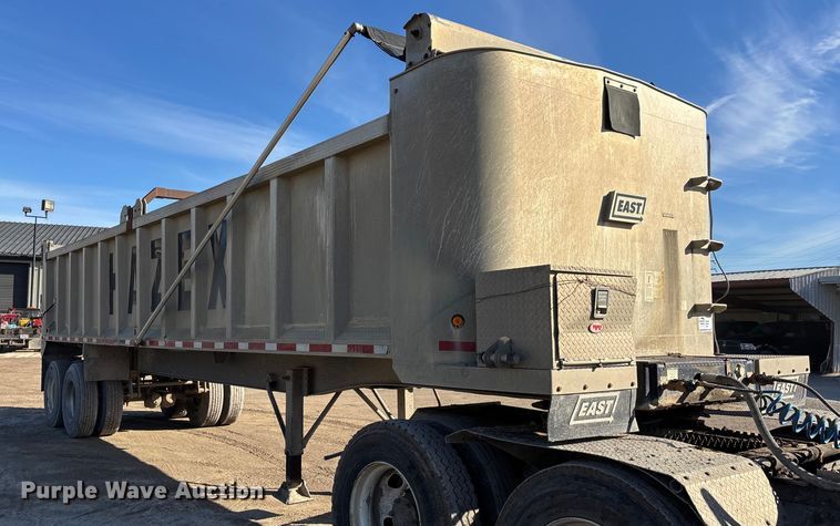 image for item DW7454 2007 East end dump trailer