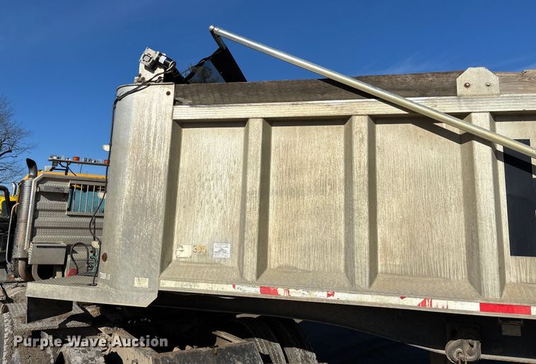 image for item DW7454 2007 East end dump trailer