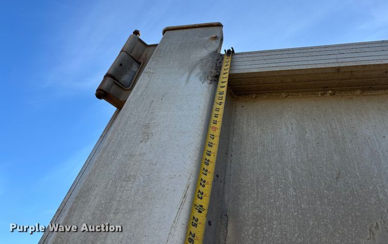 image for item DW7454 2007 East end dump trailer