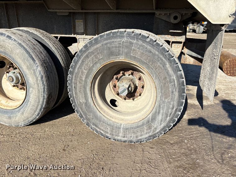 image for item DW7454 2007 East end dump trailer