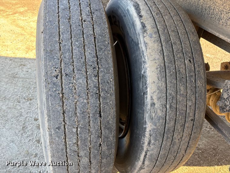 image for item DW7454 2007 East end dump trailer