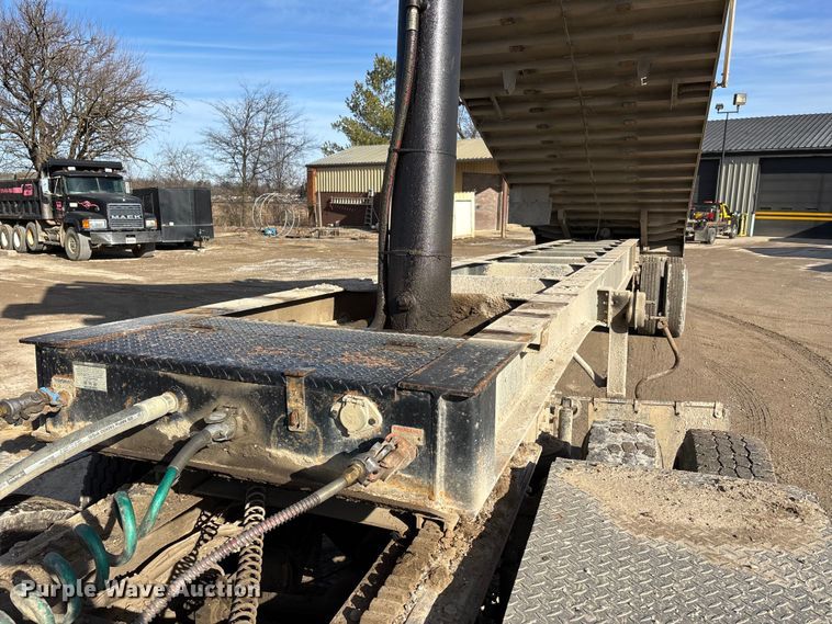 image for item DW7454 2007 East end dump trailer