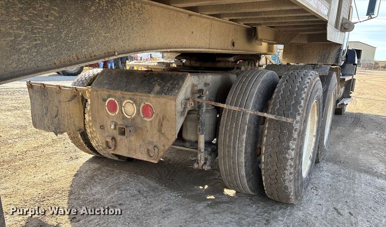 image for item DW7455 2000 Mack CH613 semi truck