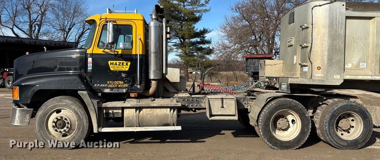 image for item DW7455 2000 Mack CH613 semi truck