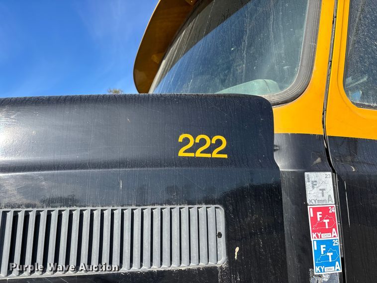 image for item DW7455 2000 Mack CH613 semi truck