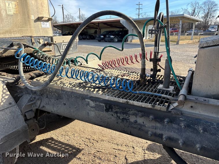 image for item DW7455 2000 Mack CH613 semi truck